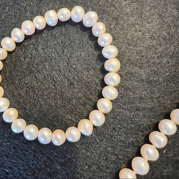 Fresh water pink pearl necklace and bracelet 150$ - Picture 3 of 5